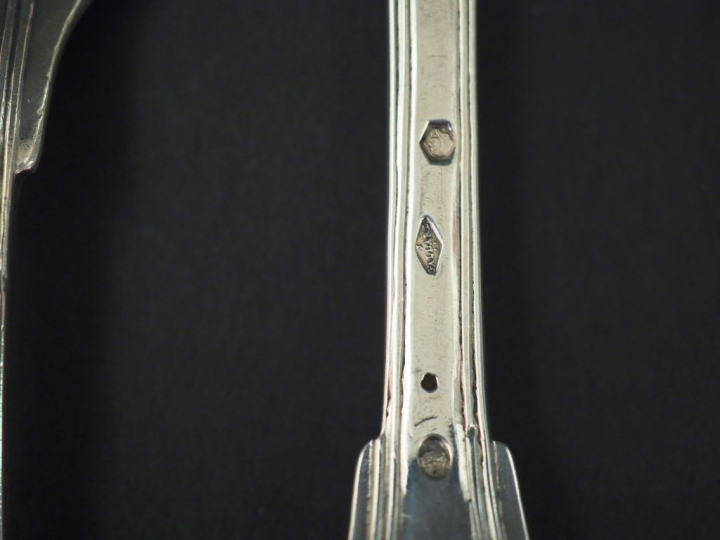 Trois grands couverts et dix grandes fourchettes en argent, modèle à f