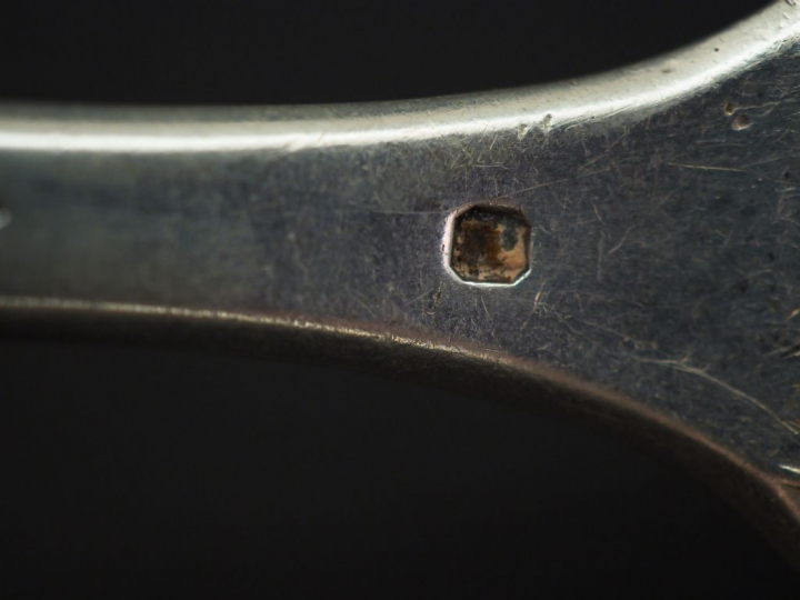 Ensemble comprenant :  - deux grands couverts en argent, poinçon Miner