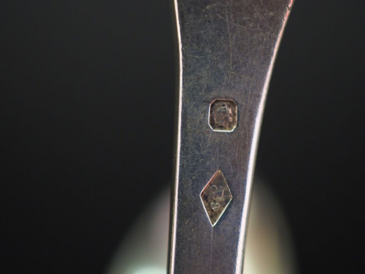 Ensemble comprenant :  - deux grands couverts en argent, poinçon Miner