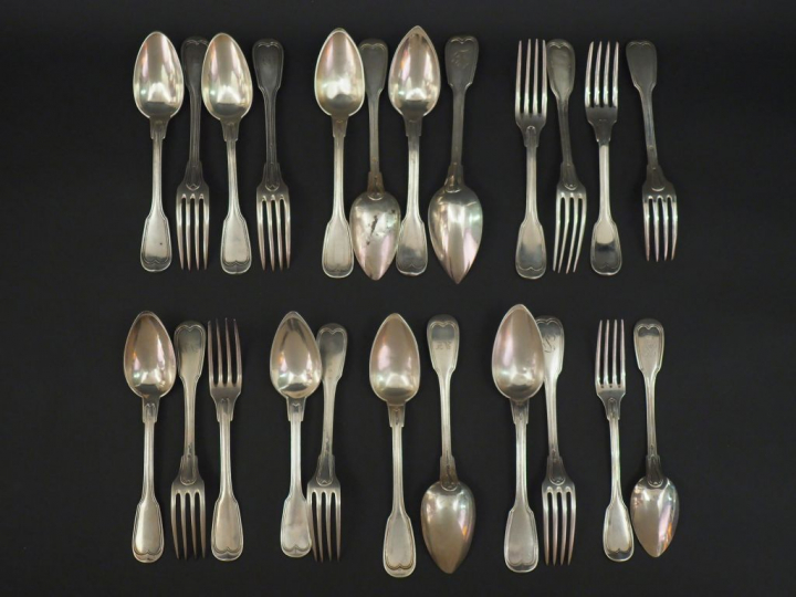 Ensemble comprenant :  - deux grands couverts en argent, poinçon Miner