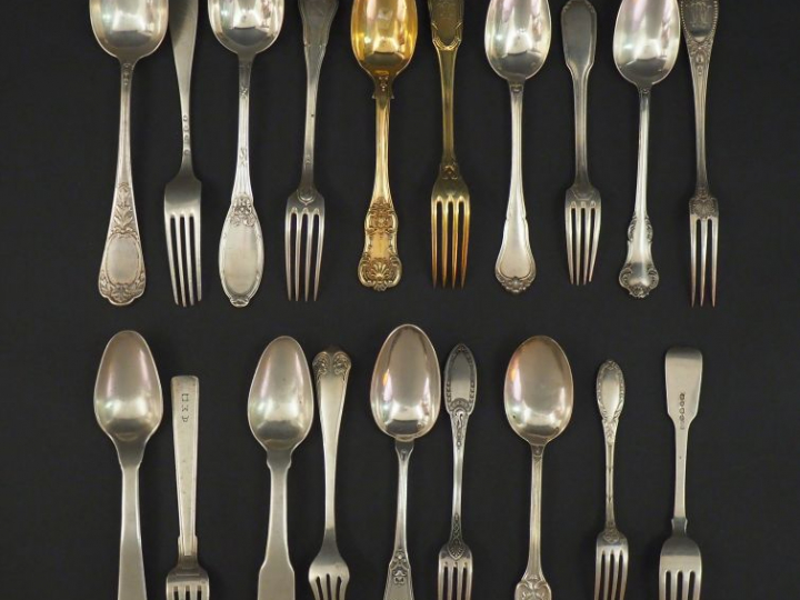Ensemble de couvert en argent ou vermeil, poinçons et modèles dépareil