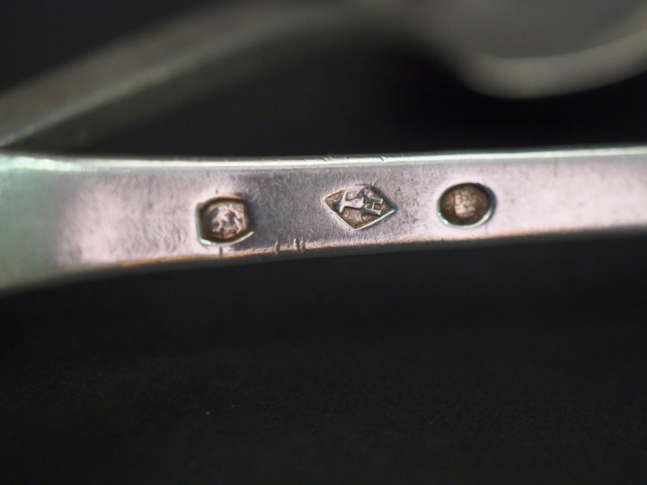 Ensemble comprenant :  - deux grands couverts et deux fourchettes en a