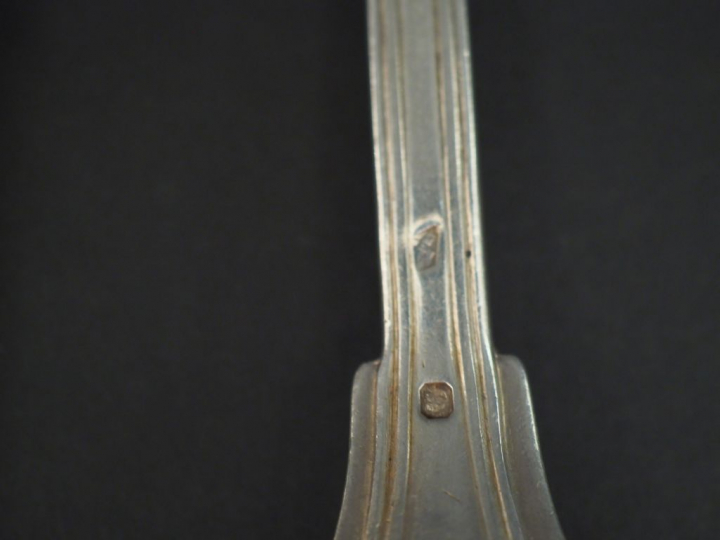 Trois grands couverts et cinq cuillères en argent, poinçon Minerve, mo