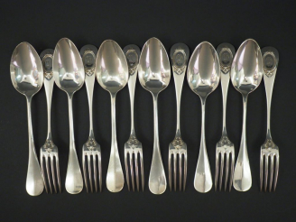 Vente aux enchères Suite de deux grands couverts et quatre grandes fourchettes  de style 
