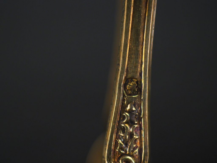 Ensemble comprenant six différentes pinces à sucre en argent et/ou ver