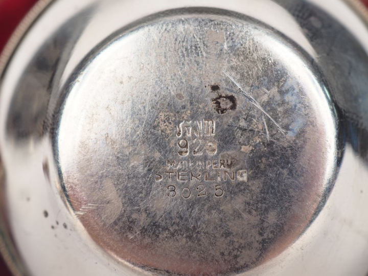 Ensemble comprenant :  - un service à hors d'œuvre en argent et vermei