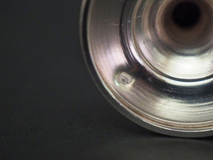 Suite de quatre coquetier en argent, poinçon Minerve, à décor de carto