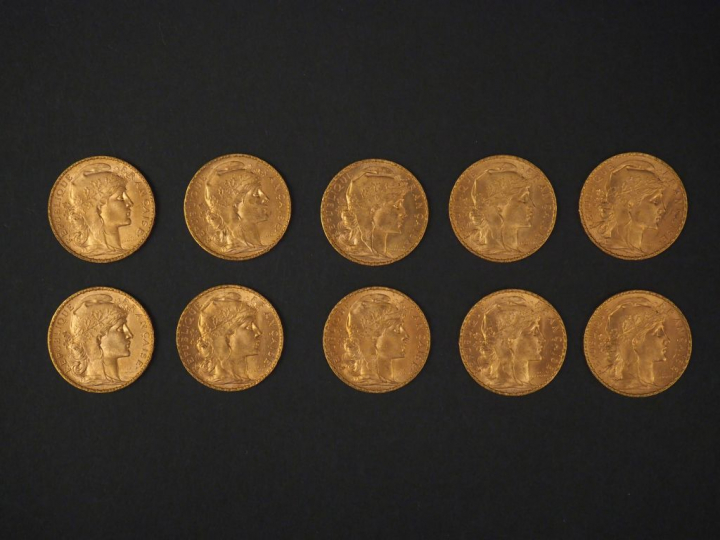 Dix pièces de 20 Francs or, 1907 (x5) et 1909 (x5). FRAIS ACHETEURS 5%