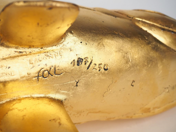 François-Xavier LALANNE (1927-2008)  Carpe d'Or Résine dorée.  Signée 