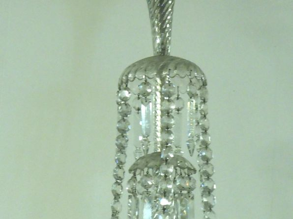 BACCARAT.  Lustre en cristal éclairant à six lumières.