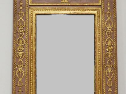 Trumeau Louis XVI en bois sculpté et doré, à décor de piastres d'oisea