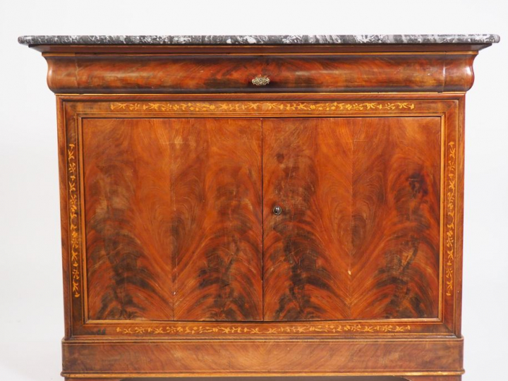 Commode Charles X en acajou placage d’acajou, et marqueterie de bois c