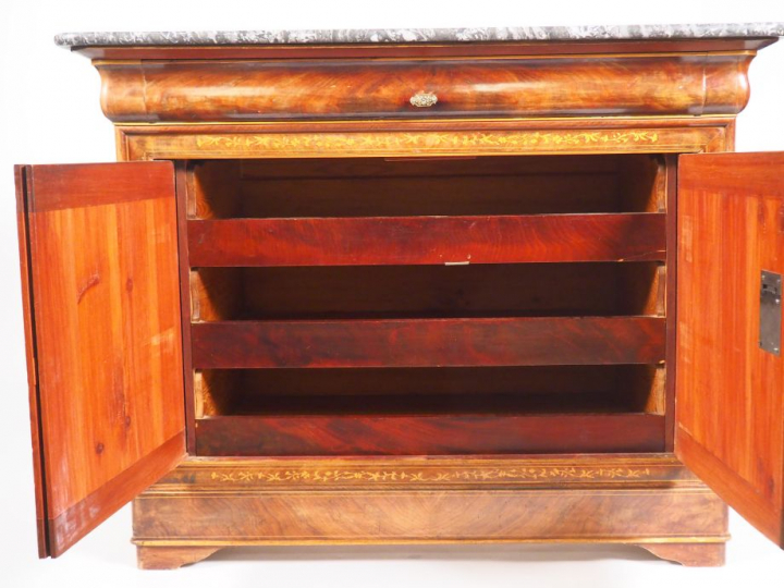 Commode Charles X en acajou placage d’acajou, et marqueterie de bois c