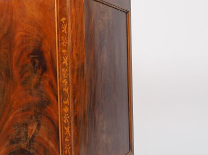 Commode Charles X en acajou placage d’acajou, et marqueterie de bois c