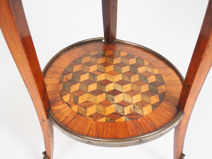 Chiffonnier de forme tambour Transition Louis XV-Louis XVI en marquete