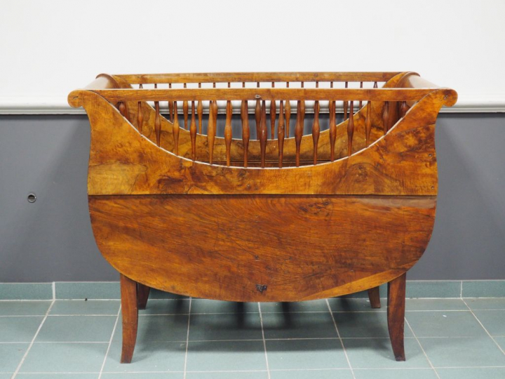 Lit d'enfant XIXème Dim. 102 x 134 x 70 cm