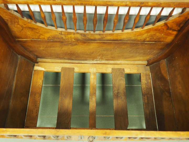 Lit d'enfant XIXème Dim. 102 x 134 x 70 cm