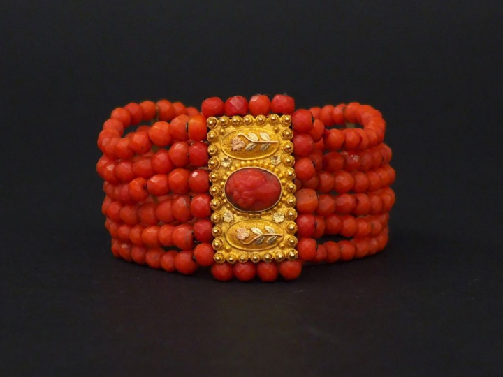 Bracelet manchette Napoléon III à six rangs en or jaune et perles de c