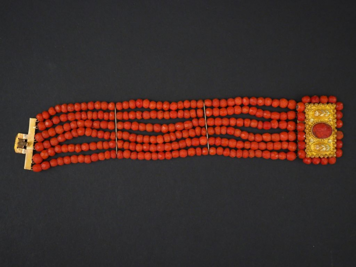 Bracelet manchette Napoléon III à six rangs en or jaune et perles de c
