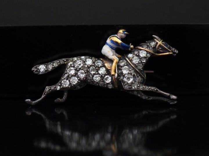 Broche en or argent, argent doré, diamants taillés en rose et émail po