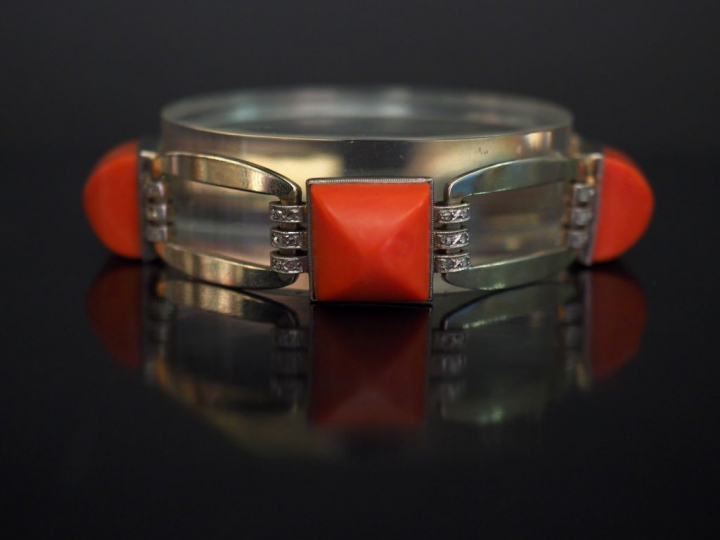 Bracelet Art déco en or blanc, composé de maillons carrés sertis de co