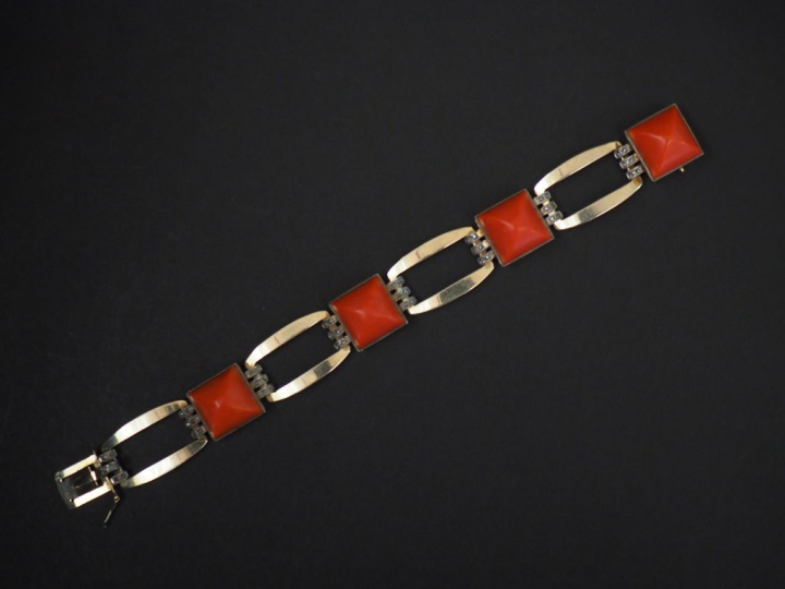 Bracelet Art déco en or blanc, composé de maillons carrés sertis de co