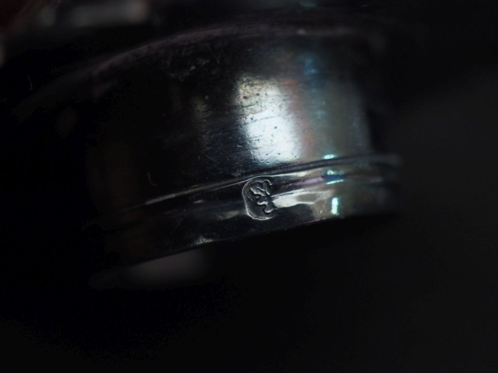 Huilier - vinaigrier XVIIIème en argent de forme navette, à décor de p