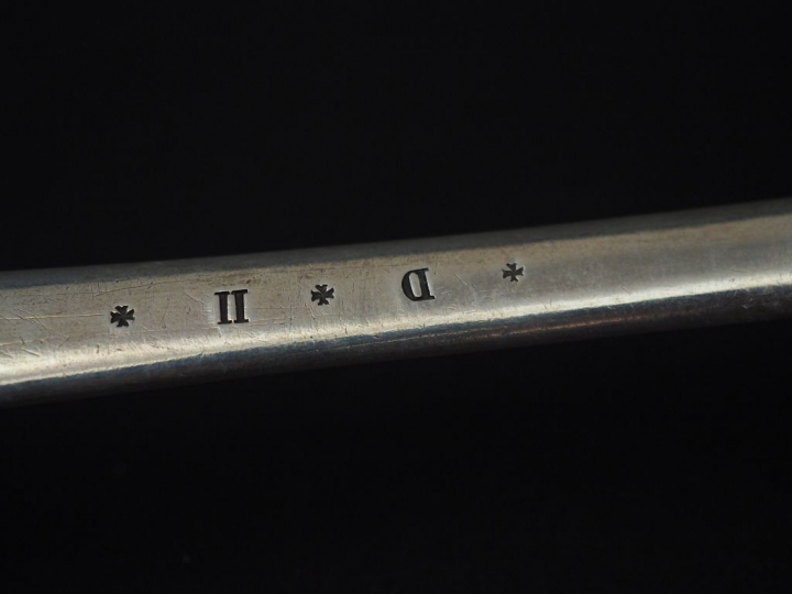 	Louche XVIIIème en argent, modèle uniplat.  Long. 36,5 cm  Poids. 160