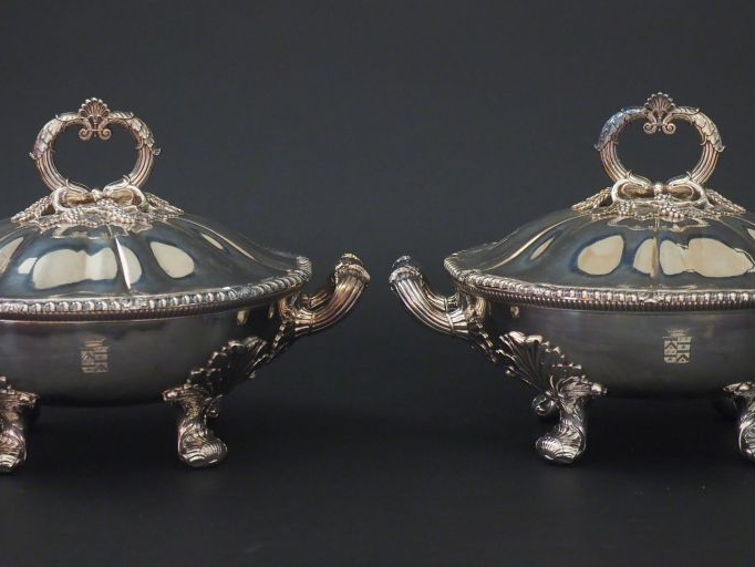 LEBRUN Paire de soupières en argent, poinçon Vieillard, à décor de feu