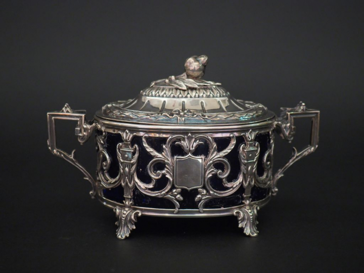 	Sucrier Napoléon III de style Louis XVI en argent, poinçon Minerve, à