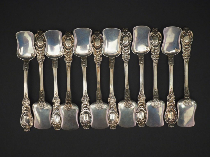 Suite de douze pelles à glace Napoléon III en argent, poinçon Minerve,