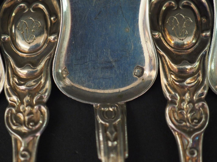 Suite de douze pelles à glace Napoléon III en argent, poinçon Minerve,