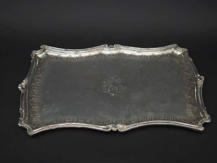 	Plateau rectangulaire à bord polylobé Napoléon III de style rocaille 