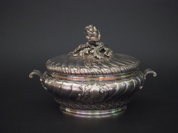 G. BACHELET Légumier de style Louis XV en argent, poinçon Minerve à dé