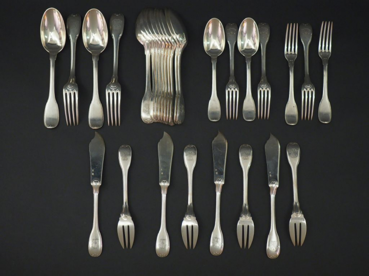 Partie de ménagère en argent, poinçon Minerve, à décor d'enroulements.