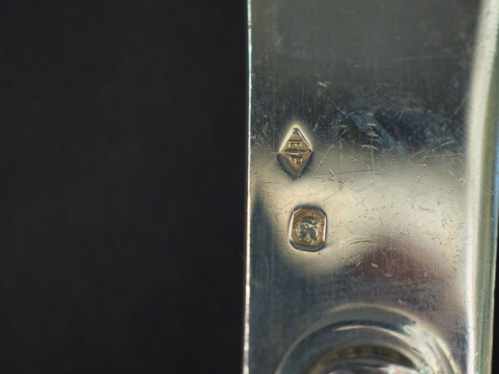 Partie de ménagère en argent, poinçon Minerve, à décor d'enroulements.