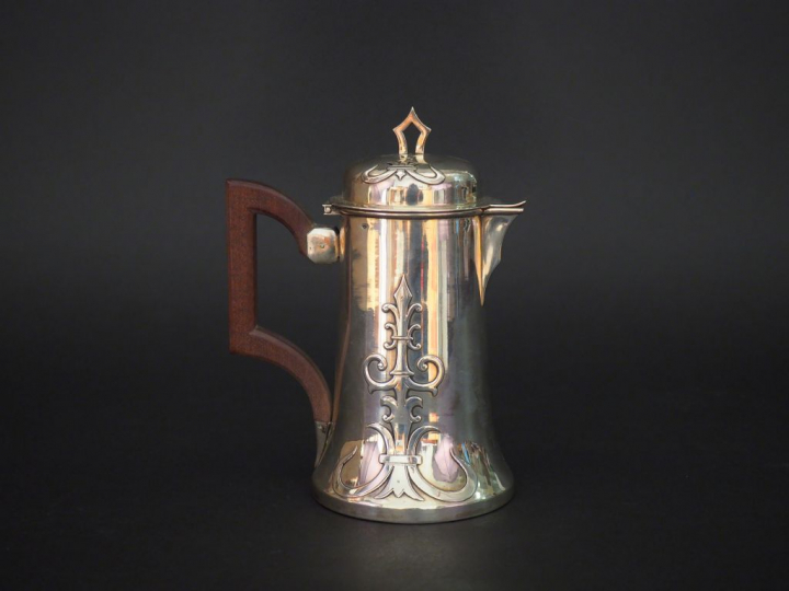 E. MOLLE Verseuse 1900 en argent, poinçon Minerve, à décor de fleurons