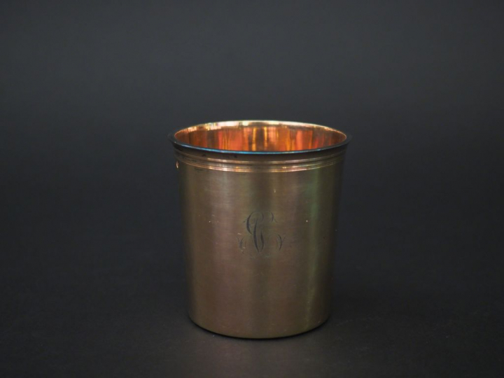 Timbale Restauration en vermeil, poinçon Vieillard, à bord légèrement 