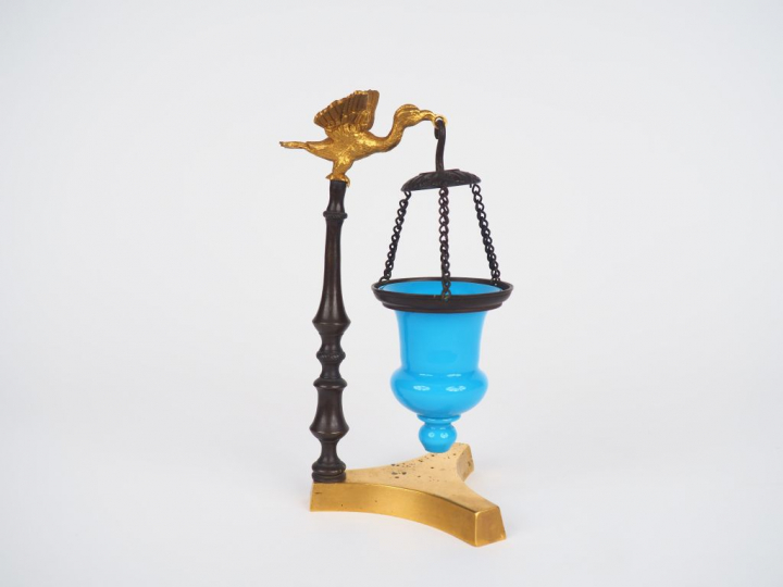 Veilleuse XIXème en opaline bleue. Support en bronze à double patine e