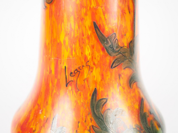 LEGRAS. Vase en verre polychrome à décor peint de coquelicots. Signé. 