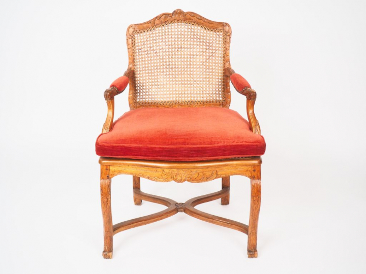 Fauteuil canné de style Régence.