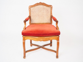 Vente aux enchères Fauteuil canné de style Régence.