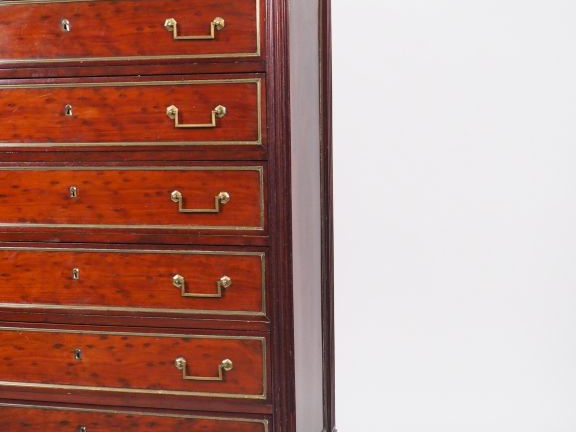 Semainier Louis XVI en acajou, montants cannelés, dessus marbre blanc,