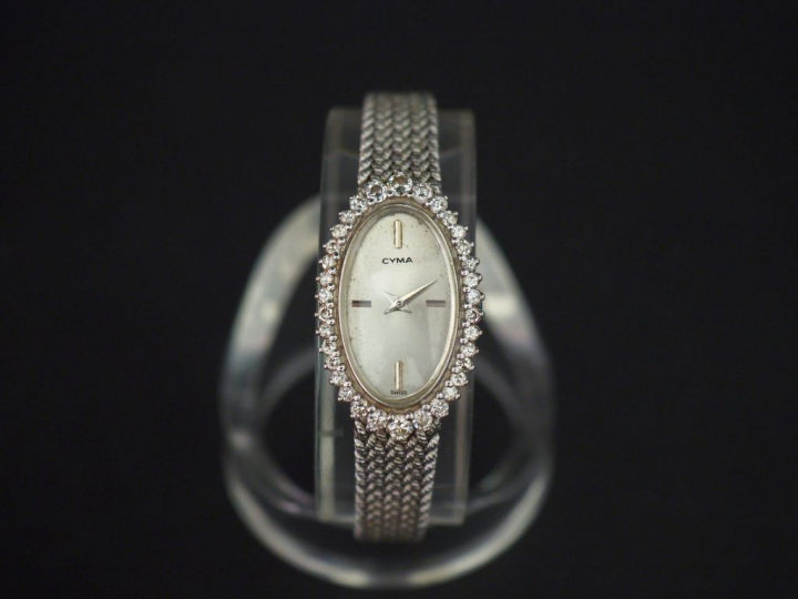 CYMA Montre bracelet de dame, boitier et bracelet en or blanc.  Cadran