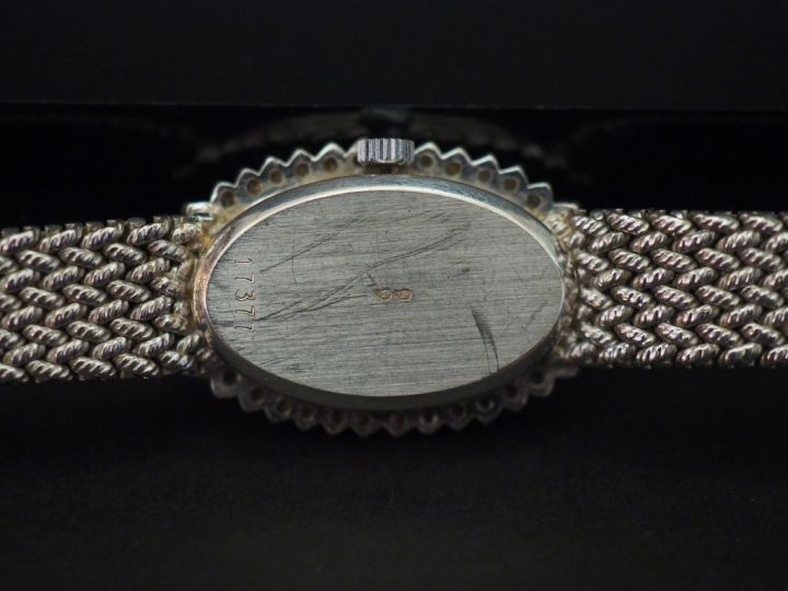 CYMA Montre bracelet de dame, boitier et bracelet en or blanc.  Cadran