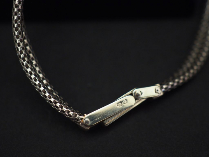 Paul GARNIER Montre bracelet de dame Art déco, boitier en platine sert