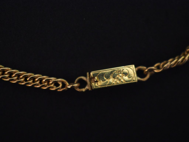 Chaine en or jaune, maille gourmette.  Long. 39 cm  Poids.11,95 g