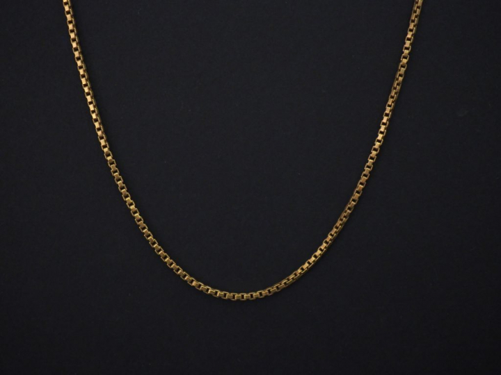 Chaine en or jaune, maille vénitienne. Long. 50 cm  Poids. 7,65 g