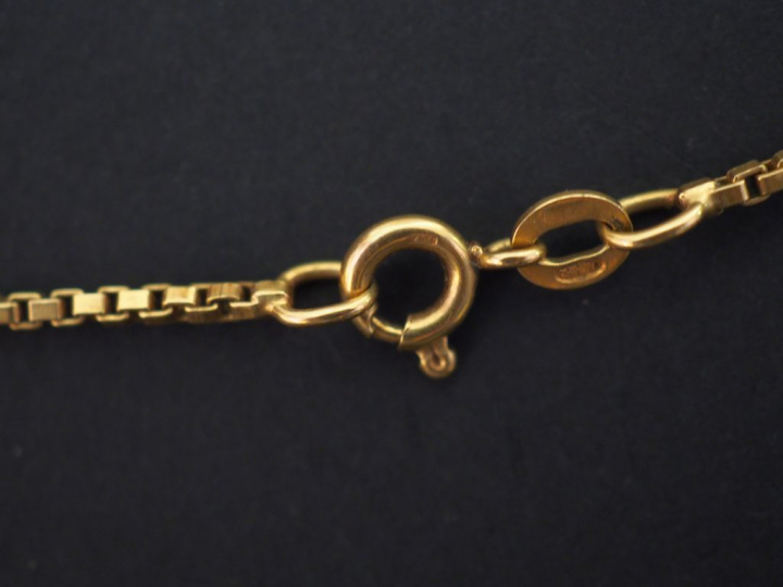 Chaine en or jaune, maille vénitienne. Long. 50 cm  Poids. 7,65 g