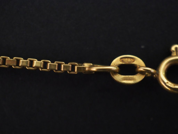Chaine en or jaune, maille vénitienne. Long. 50 cm  Poids. 7,65 g